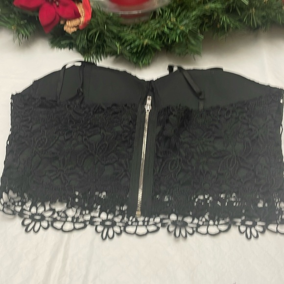 Large Black Lacey Bra. Zippered Back Closure. Adjustable Straps. - Picture 2 of 8